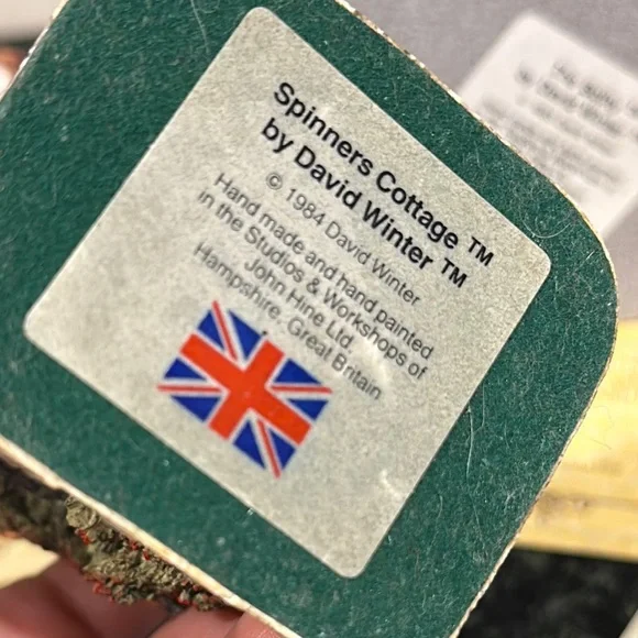 Lot 4 David Winter Cottages Collection signed arch Bothy apothecary’s shop spin - Picture 11 of 11